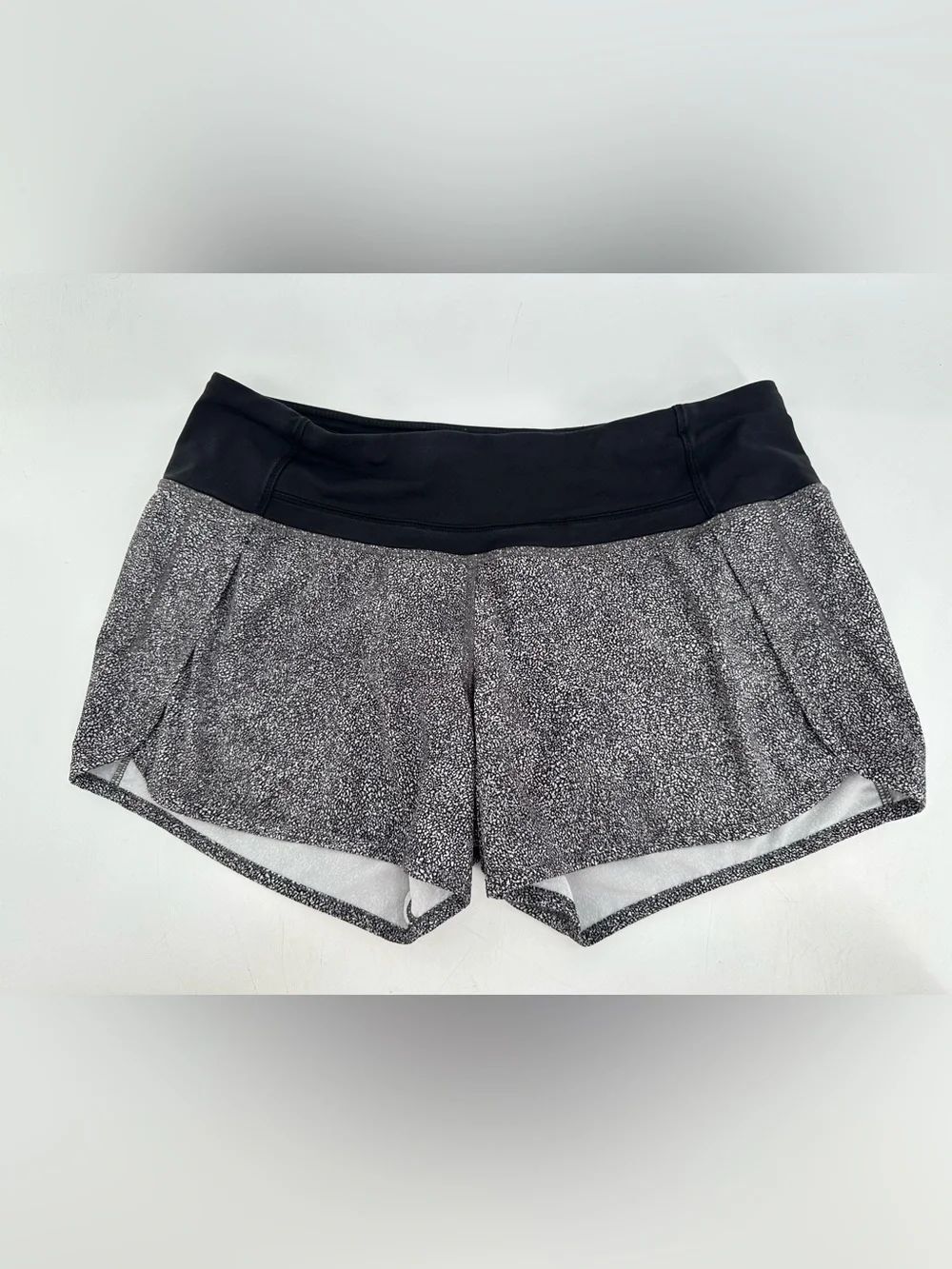 Lululemon Lined Running Athletic Shorts Black White Speckled 4” Inseam Size 6